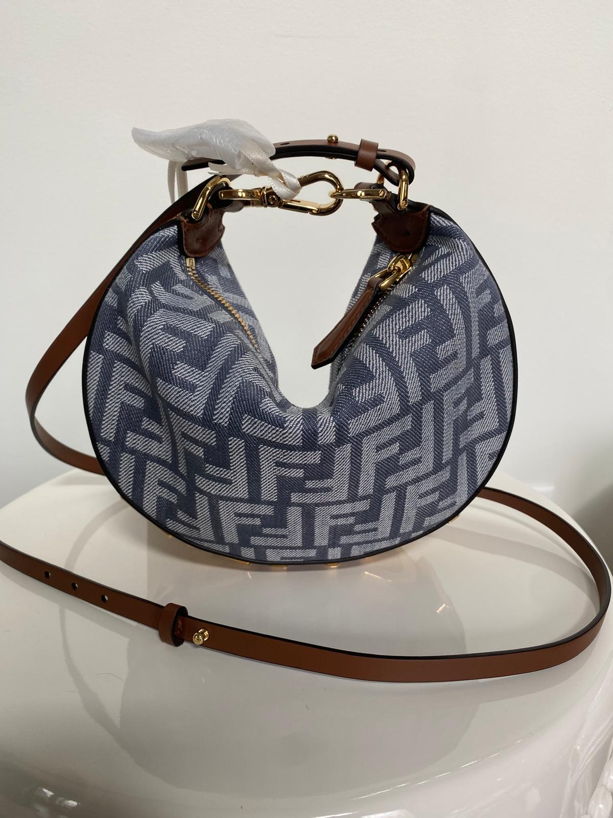 ショルダーバッグ・ポシェット Fendi MINI DENIM EFFECT FF JACQUARD FENDIGRAPHY HOBO BAG Fendi Graphy Ff Jacquard Mini Hobo Bag in Blue | Lyst