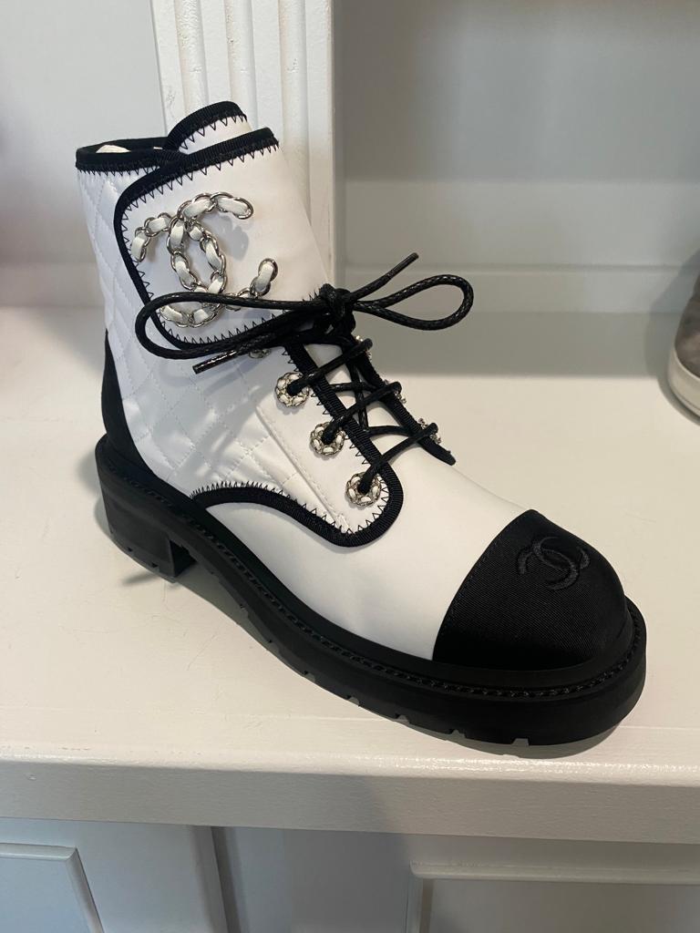 Chanel White/Black Fabric/Leather CC Chain Logo Cap Toe Lace Up